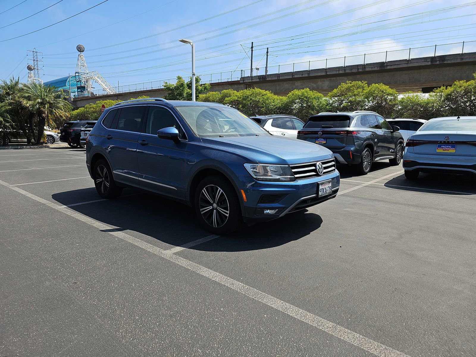 Used 2019 Volkswagen Tiguan SEL FWD image 3