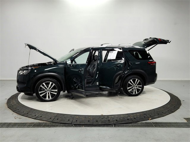 Used 2024 Nissan Pathfinder Platinum w/ Lighting Package (N93) image 12
