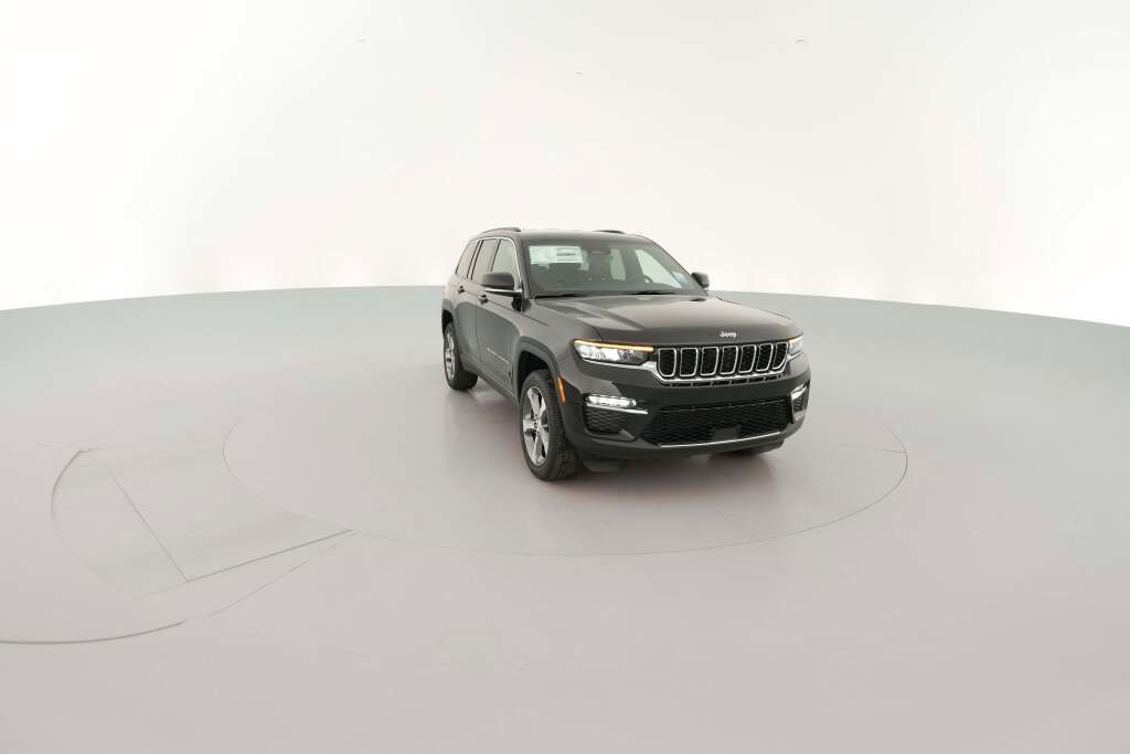 New 2025 Jeep Grand Cherokee Limited w/ Trailer Tow Package image 17