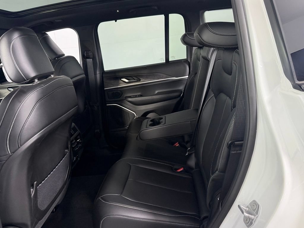 Used 2025 Jeep Grand Cherokee Limited 4xe AWD/4WD image 27