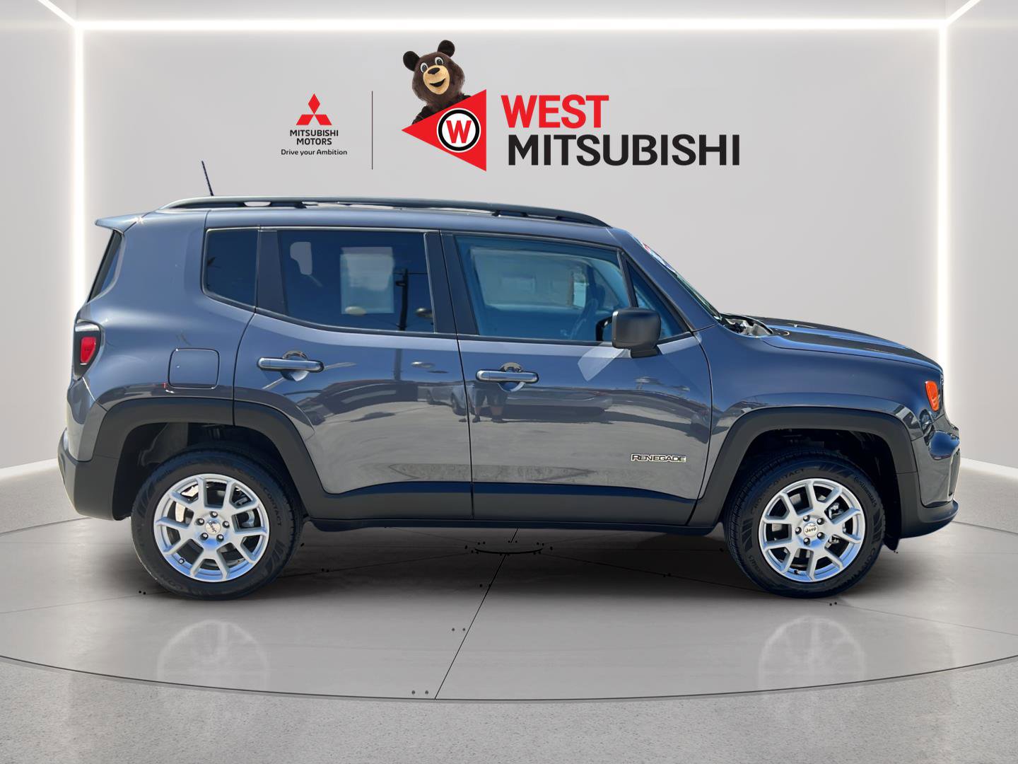 Used 2023 Jeep Renegade Latitude w/ Sun & Fun Group AWD/4WD image 6