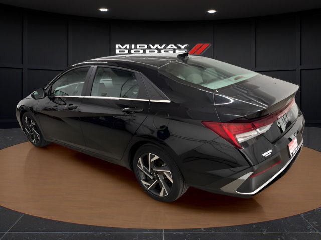 Used 2025 Hyundai Elantra SEL FWD image 3