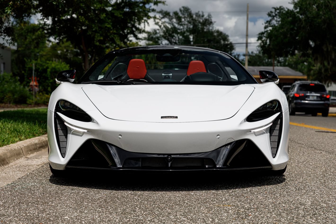 Used 2025 McLaren Artura Spider RWD image 22