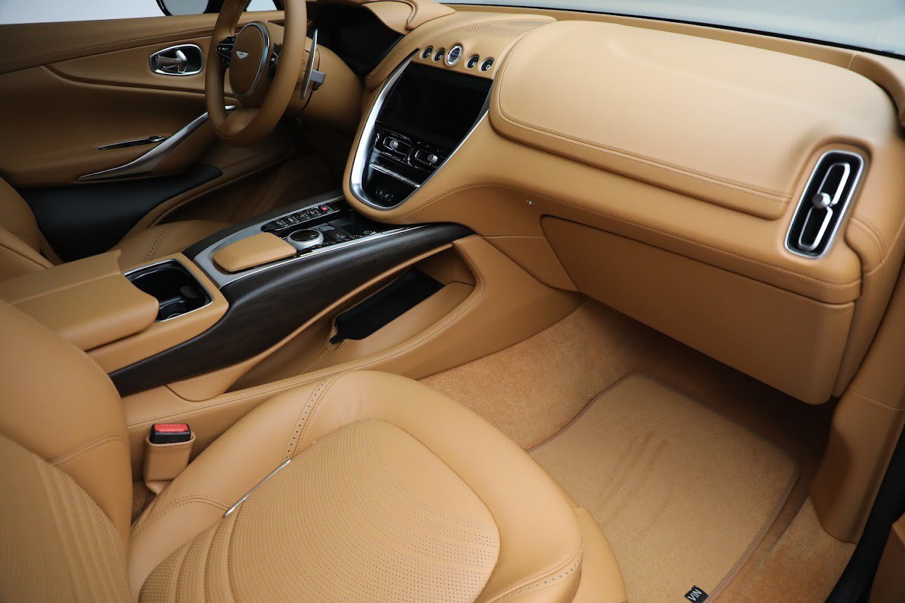 Used 2023 Aston Martin DBX AWD/4WD image 18