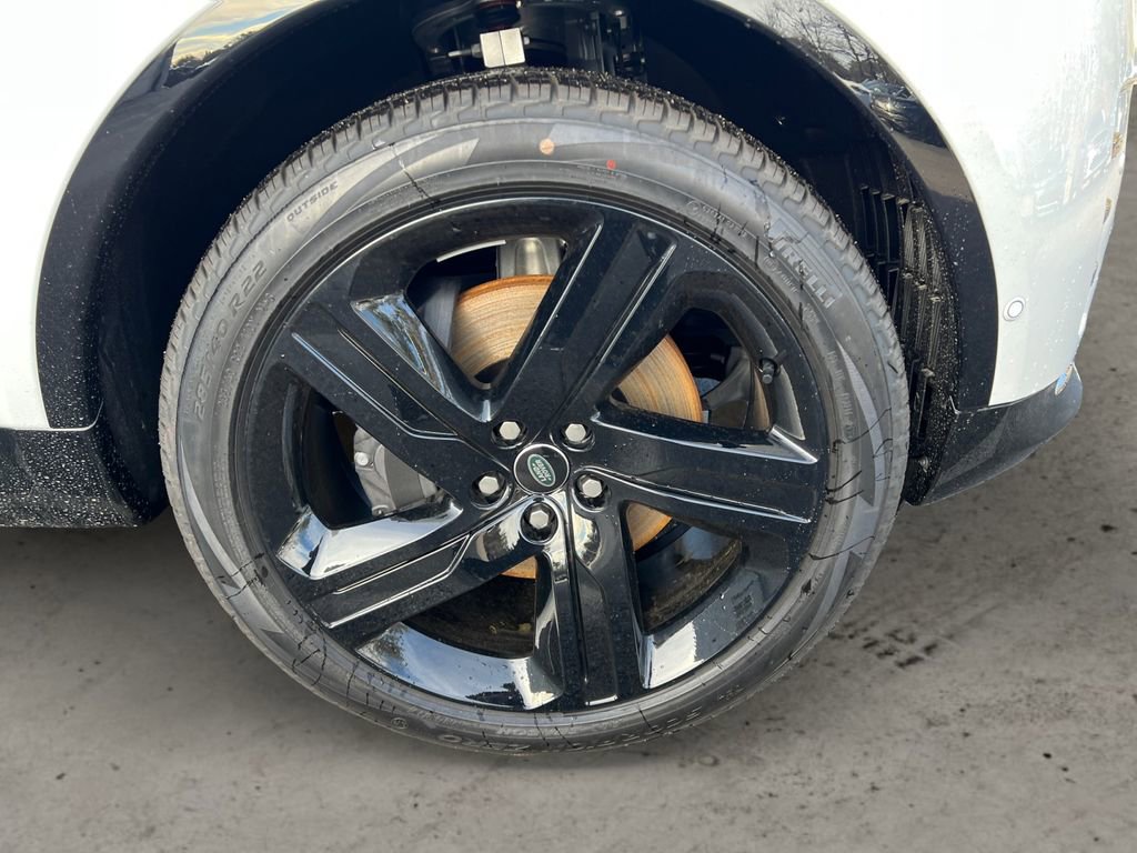 New 2025 Land Rover Discovery Dynamic SE image 11