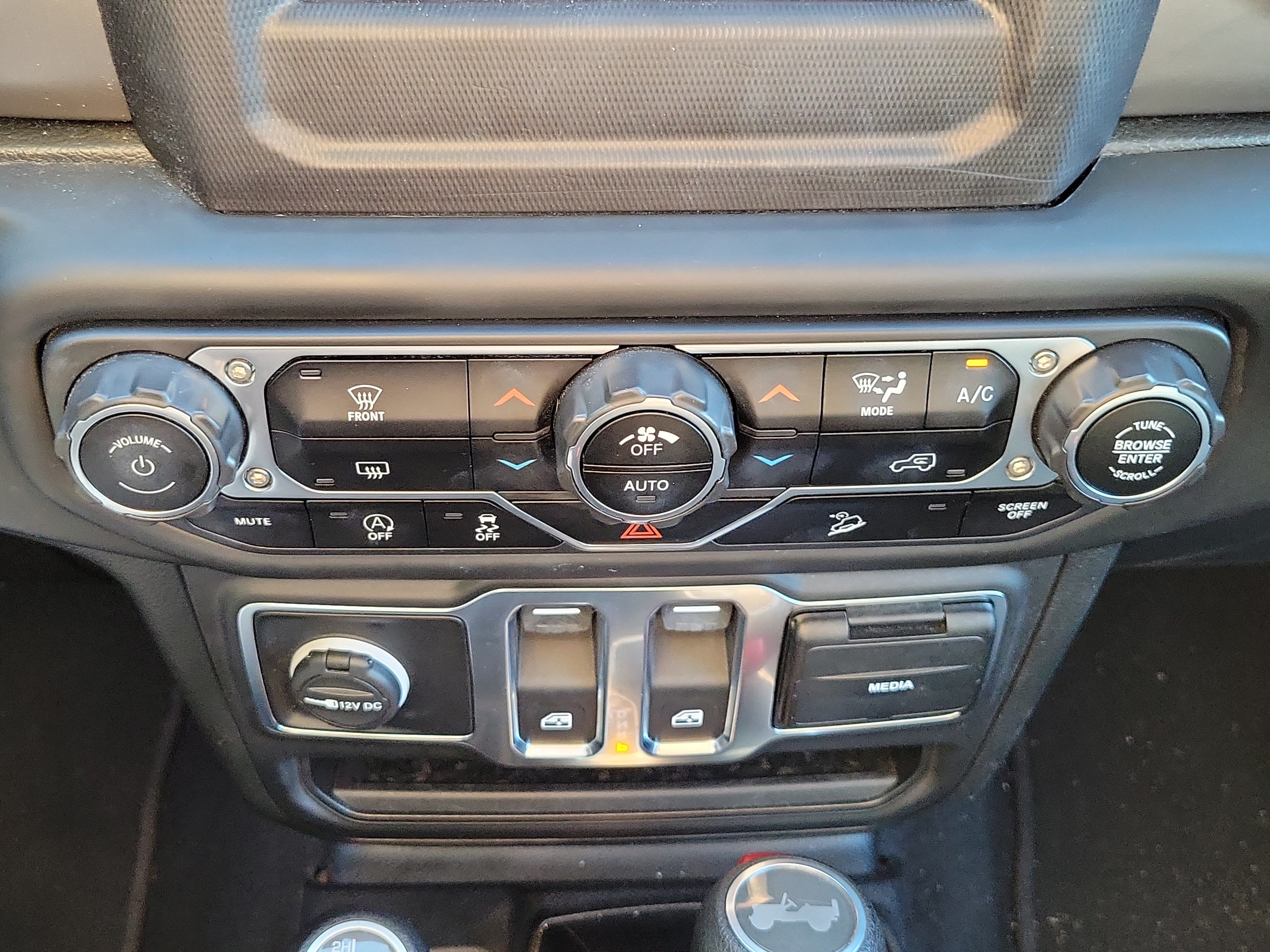Used 2020 Jeep Wrangler Sport AWD/4WD image 26