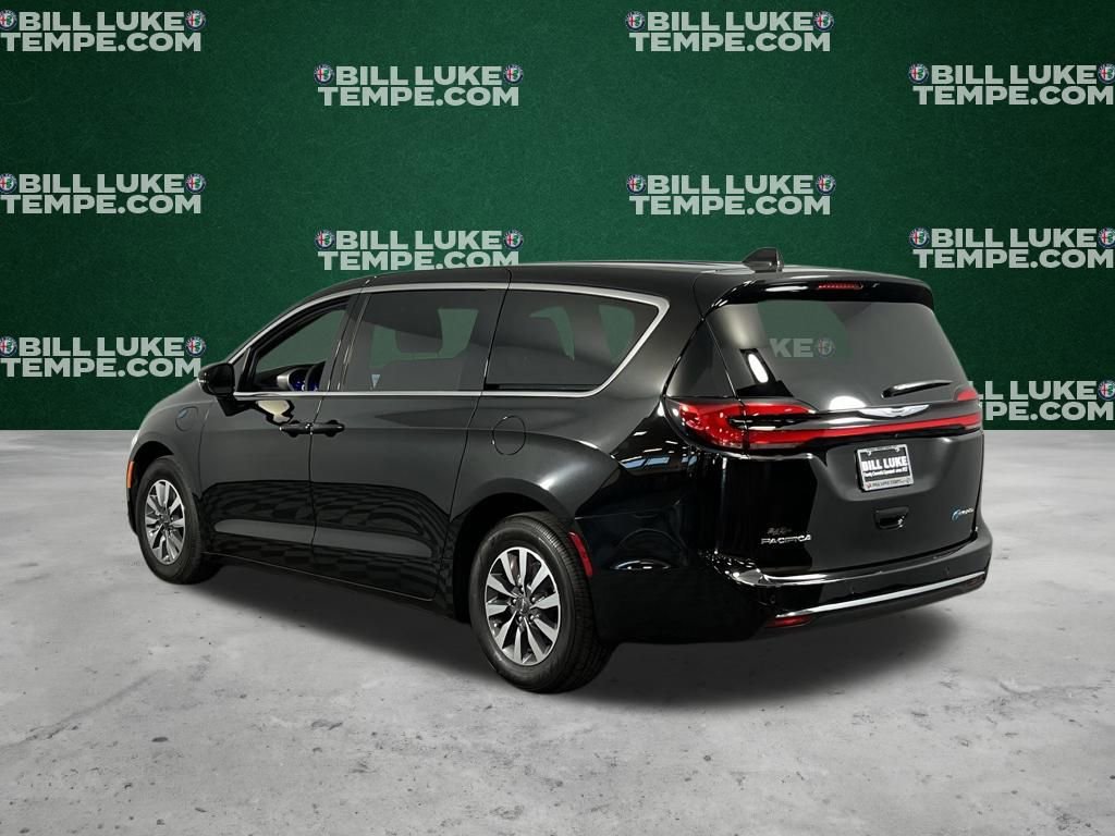 Used 2025 Chrysler Pacifica Select image 10