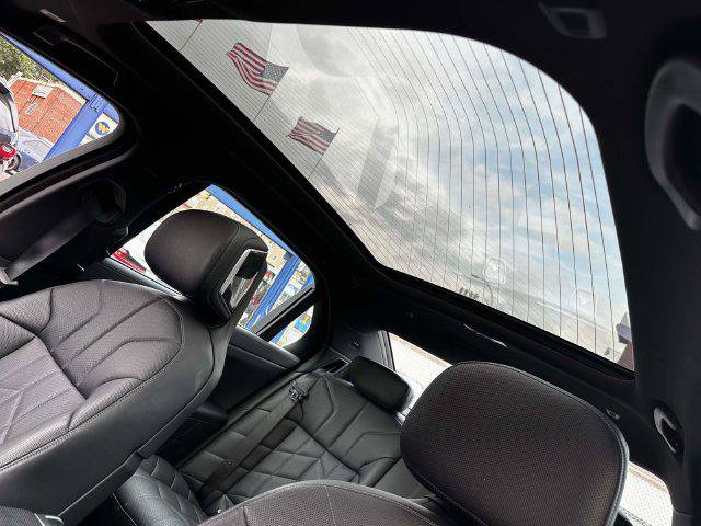 Used 2023 BMW 760i xDrive AWD/4WD image 14