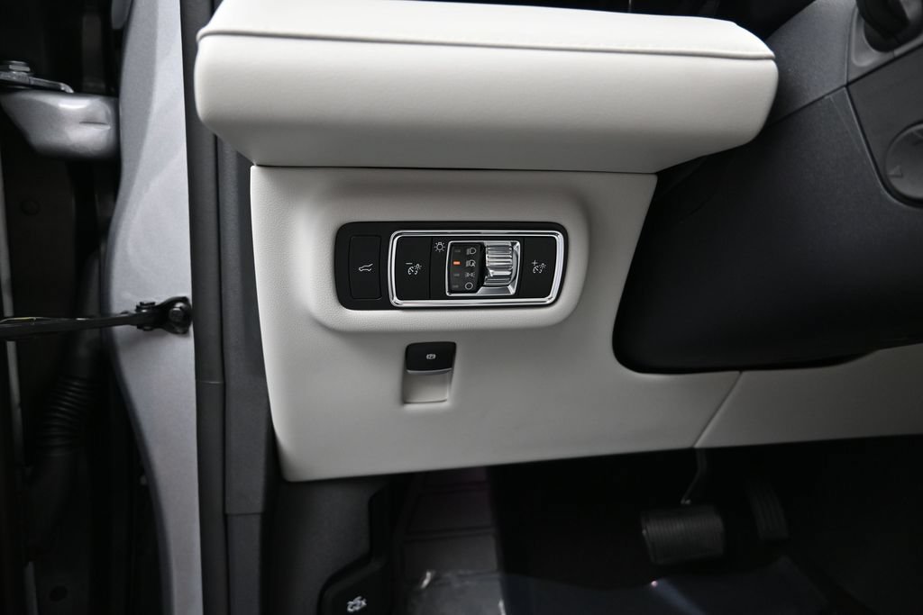 New 2026 Lincoln Nautilus Premier w/ Jet Appearance Package AWD/4WD image 12
