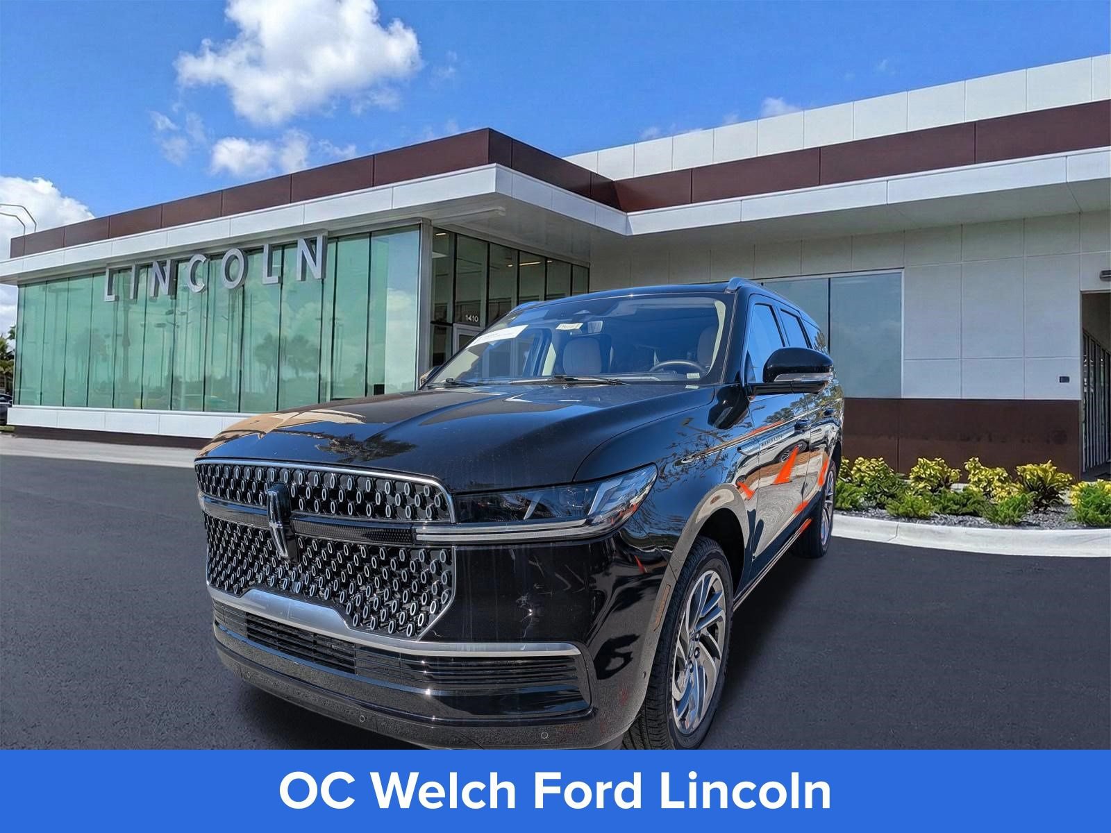 Certified 2025 Lincoln Navigator Reserve AWD/4WD image 9