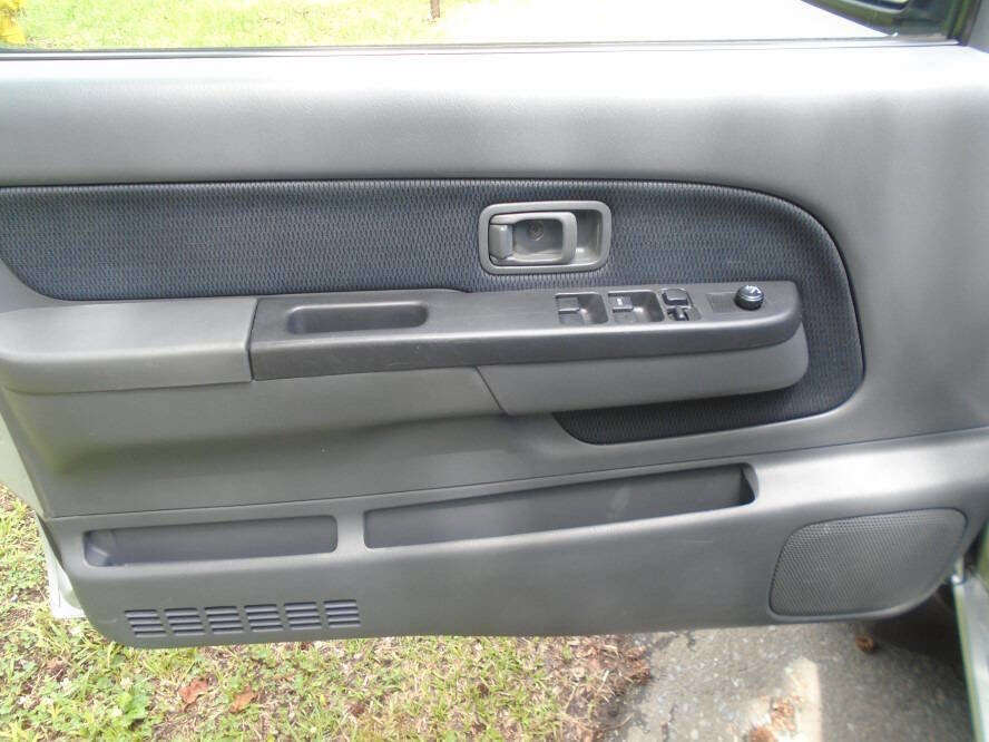 Used 2002 Nissan Frontier XE AWD/4WD image 16