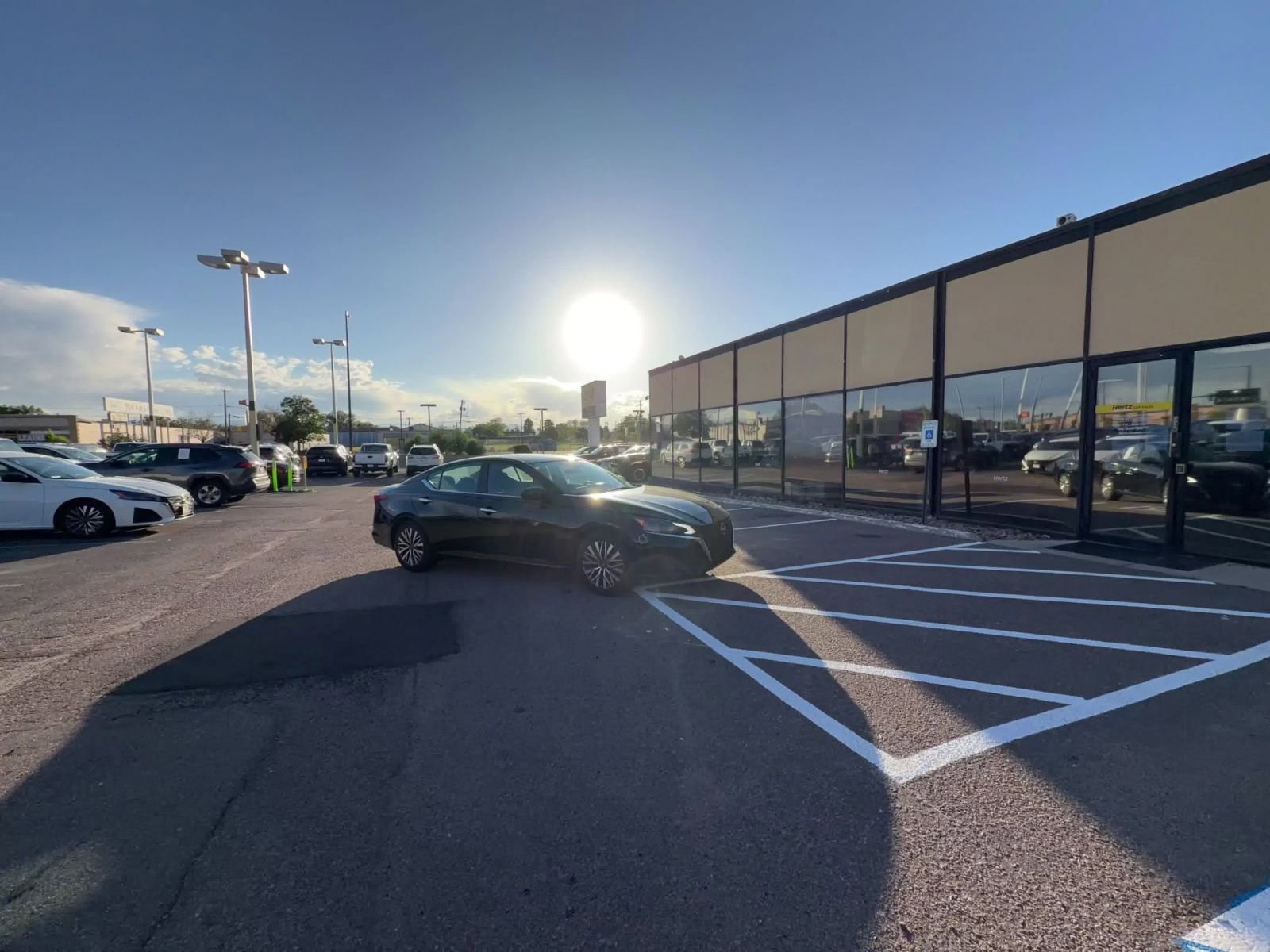 Used 2025 Nissan Altima 2.5 SV FWD image 10