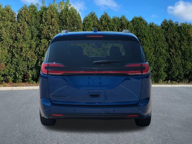 Used 2021 Chrysler Pacifica Touring-L w/ Uconnect Theater Family Group FWD image 5