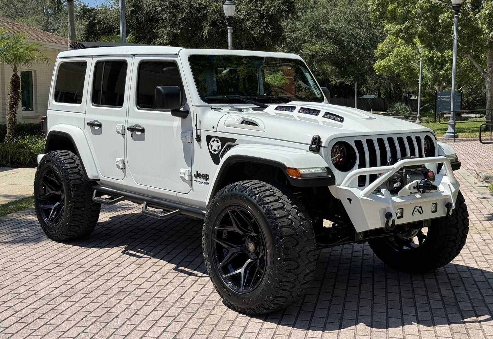 Used 2022 Jeep Wrangler Unlimited Sahara AWD/4WD image 25