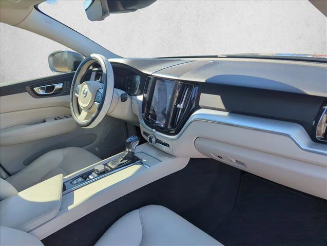 Used 2018 Volvo XC60 T5 Momentum w/ Convenience Package image 24