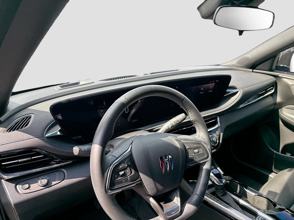 Used 2025 Buick Envista Sport Touring w/ Convenience II Package FWD image 11