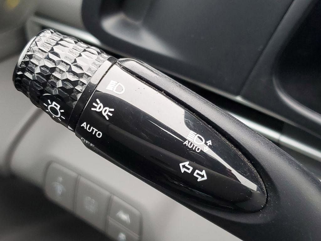 Used 2022 Hyundai Elantra Blue image 10