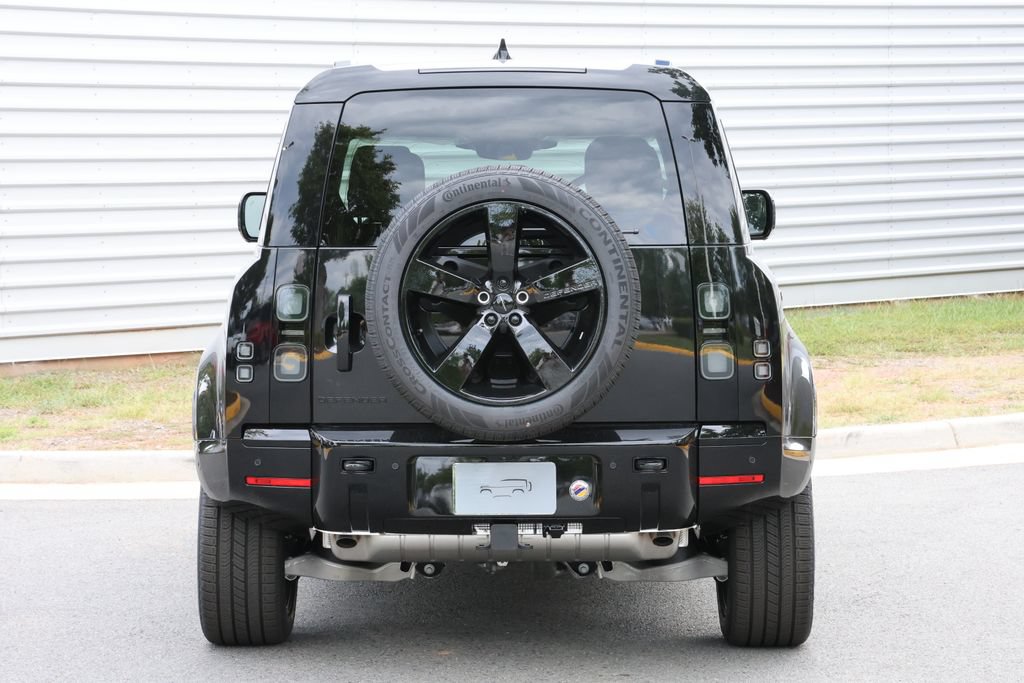 New 2026 Land Rover Defender 110 X-Dynamic SE AWD/4WD image 3