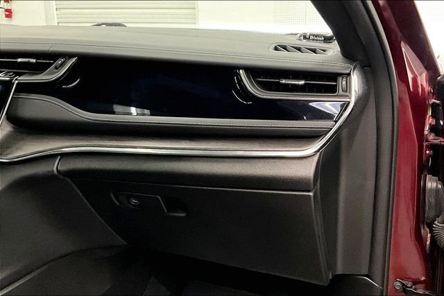Used 2024 Jeep Grand Cherokee Overland w/ Luxury Tech Group IV image 19