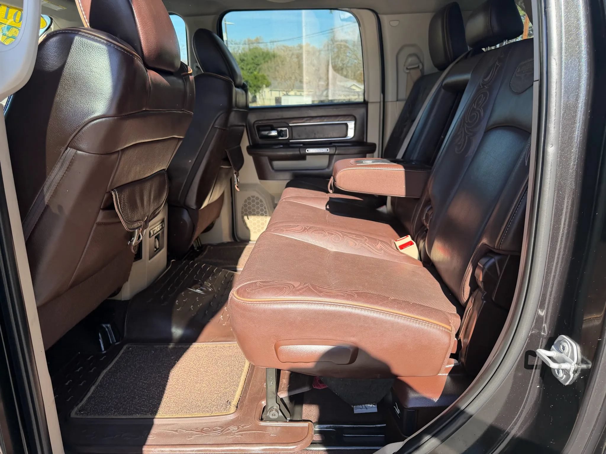 Used 2017 RAM 3500 Laramie Longhorn AWD/4WD image 10