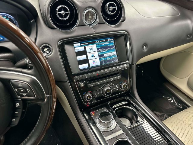 Used 2015 Jaguar XJ L Portfolio AWD/4WD image 47