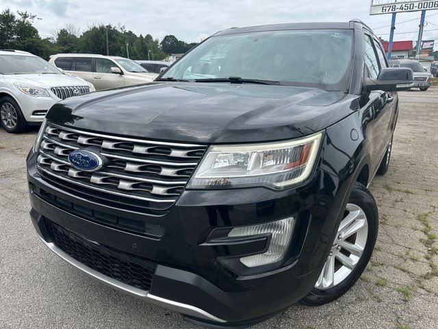 Used 2017 Ford Explorer XLT w/ Equipment Group 202A image 2