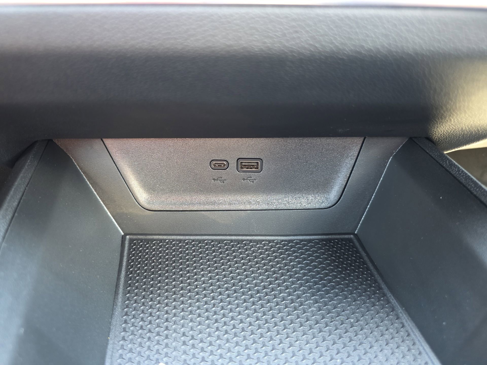 New 2026 Chevrolet Equinox LT w/ Convenience Package II FWD image 23