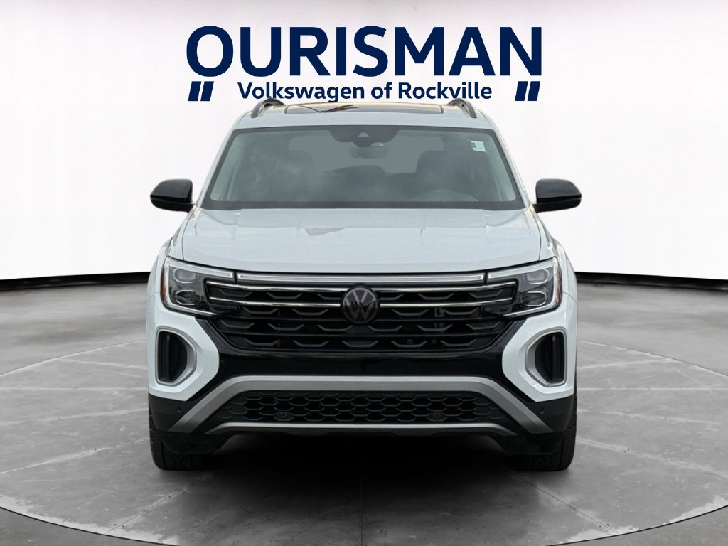 Used 2024 Volkswagen Atlas Peak Edition SE AWD/4WD image 8