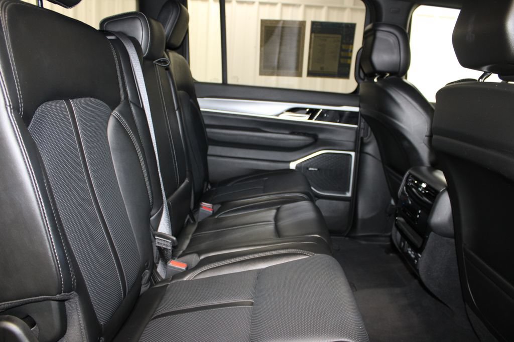 Used 2025 Jeep Wagoneer Series II w/ 8-Passenger Seating Package AWD/4WD image 29