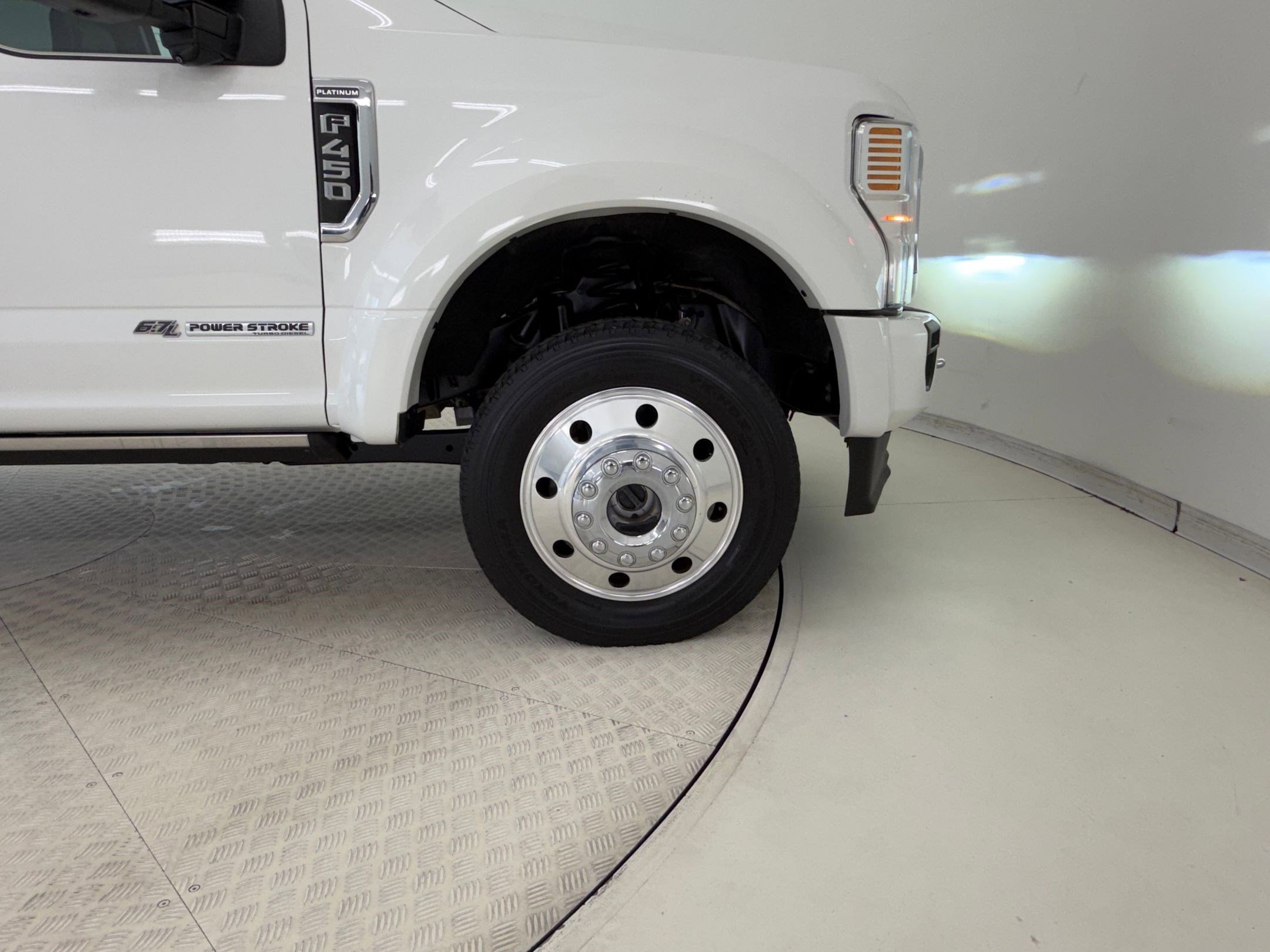 Certified 2022 Ford F450 Platinum w/ FX4 Off-Road Package image 30