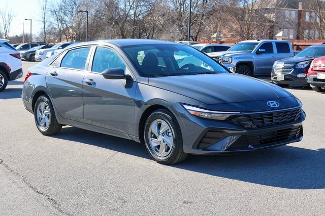 New 2026 Hyundai Elantra SE image 1
