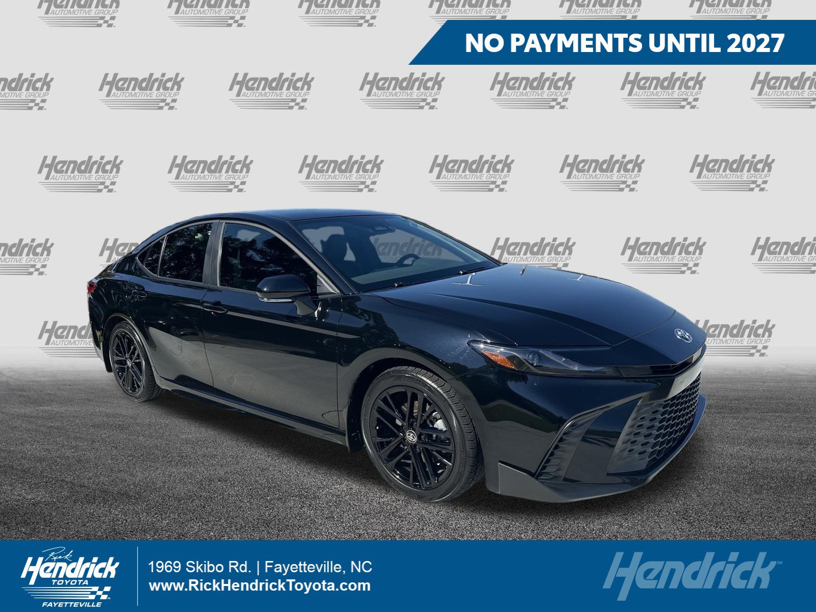 Used 2025 Toyota Camry SE FWD image 1