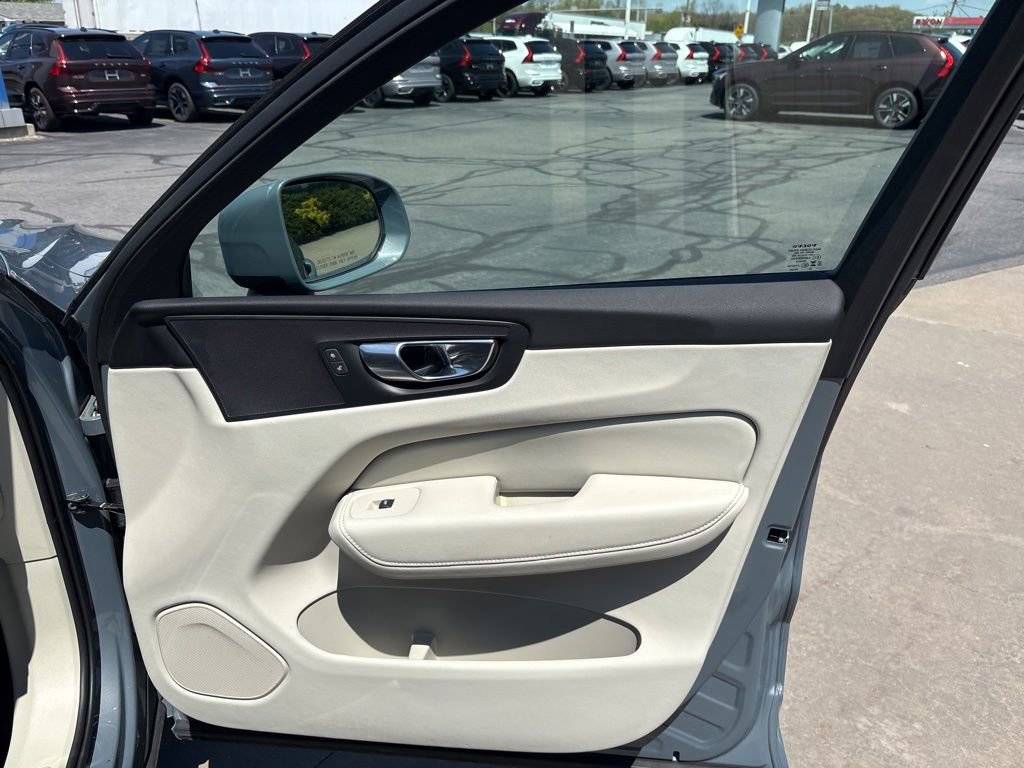 Certified 2023 Volvo XC60 B5 Core w/ Climate Package AWD/4WD image 39