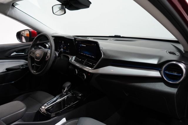 Used 2025 Chevrolet Trax LT image 18