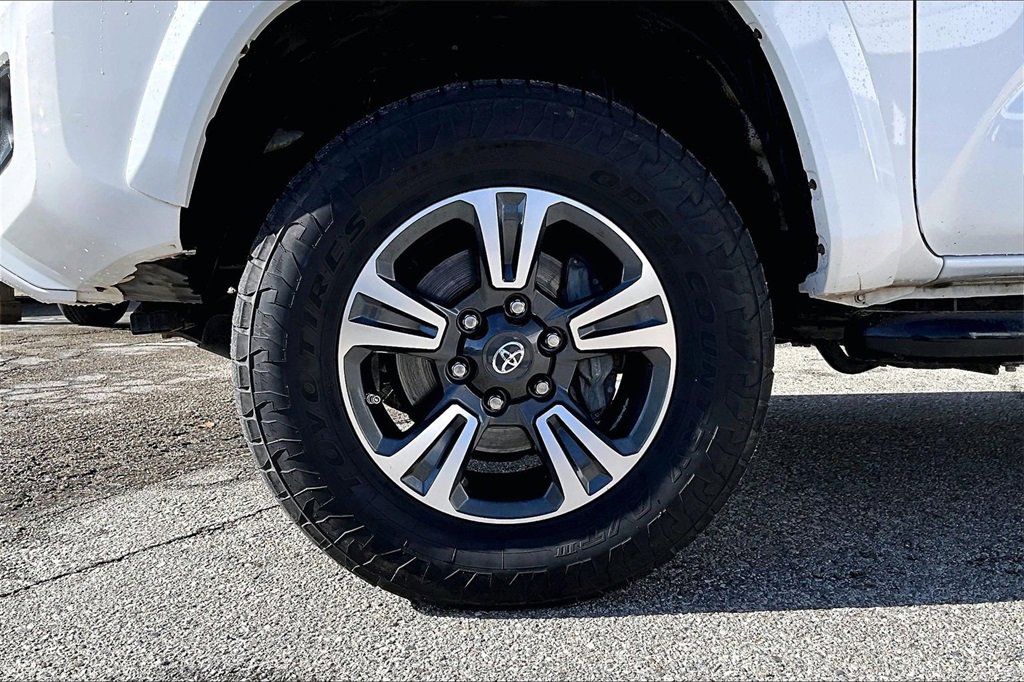 Used 2017 Toyota Tacoma TRD Sport image 35