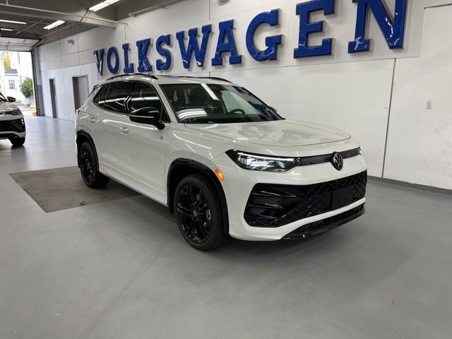 New 2025 Volkswagen Tiguan SE R-Line image 5