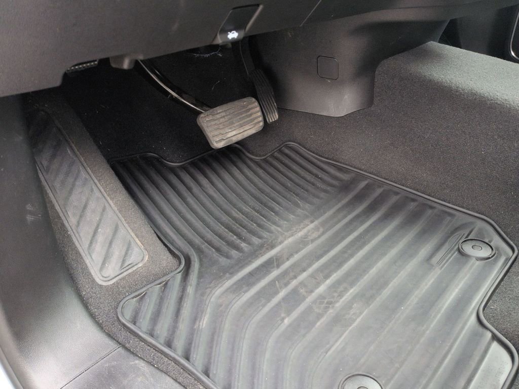 Used 2025 Chevrolet Silverado 2500 LT w/ Convenience Package image 16