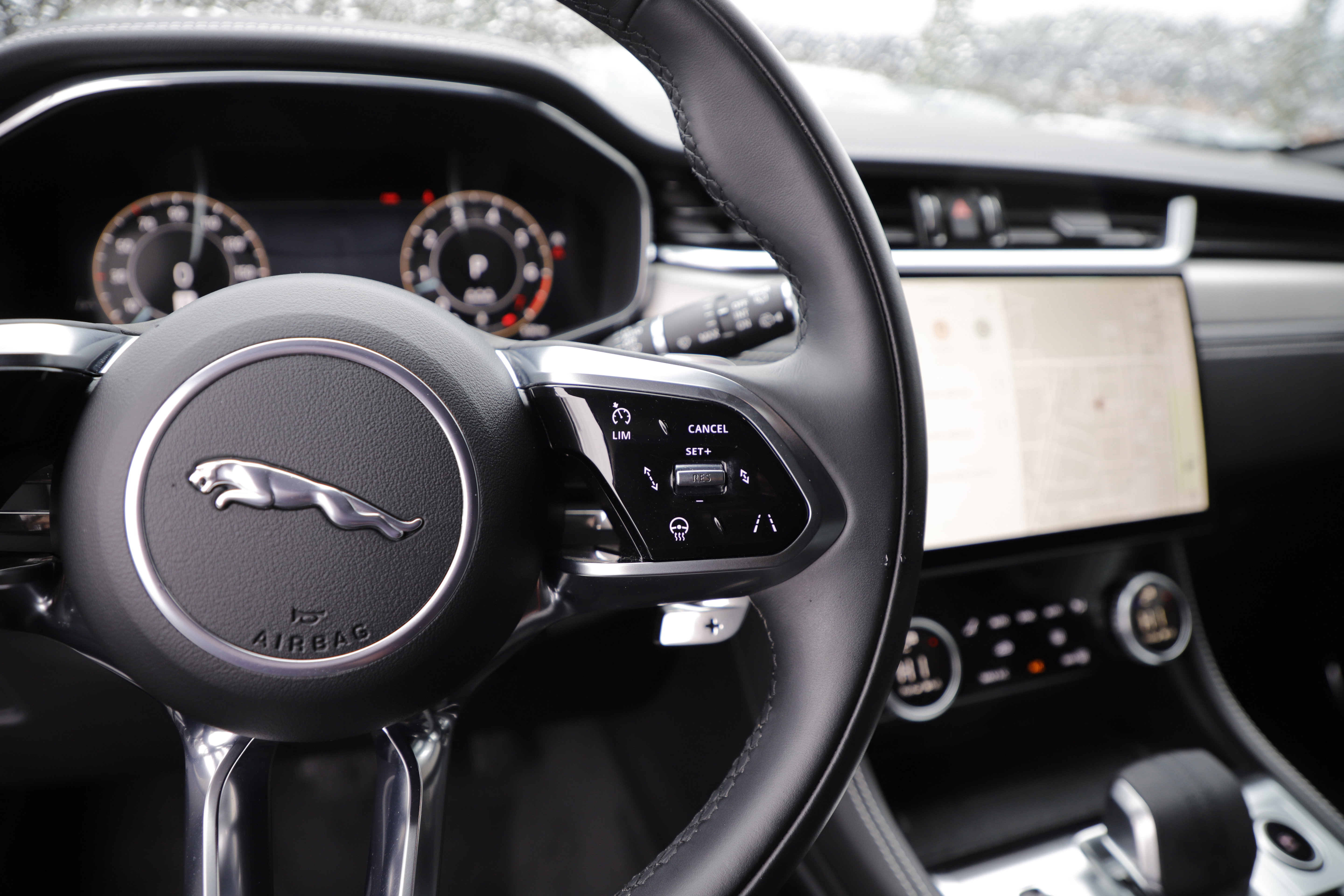 Certified 2025 Jaguar F-PACE R-Dynamic S image 25