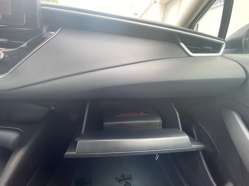 Used 2025 Toyota Corolla LE FWD image 24