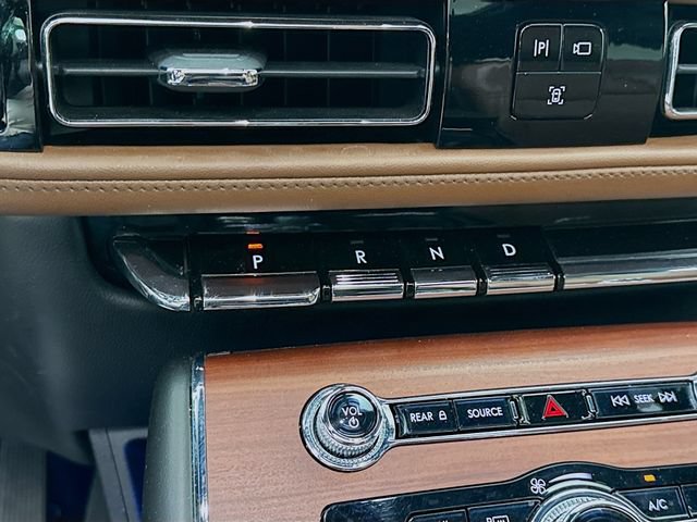 Used 2023 Lincoln Aviator Reserve RWD image 17