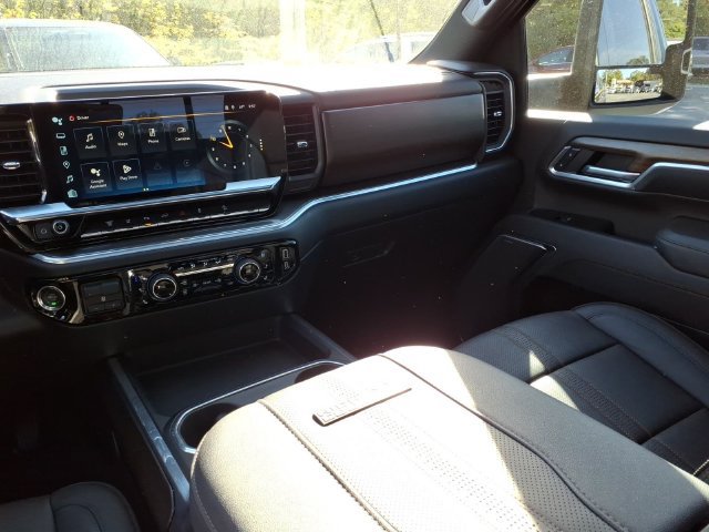 Used 2026 Chevrolet Silverado 2500 High Country w/ High Country Premium Package AWD/4WD image 26