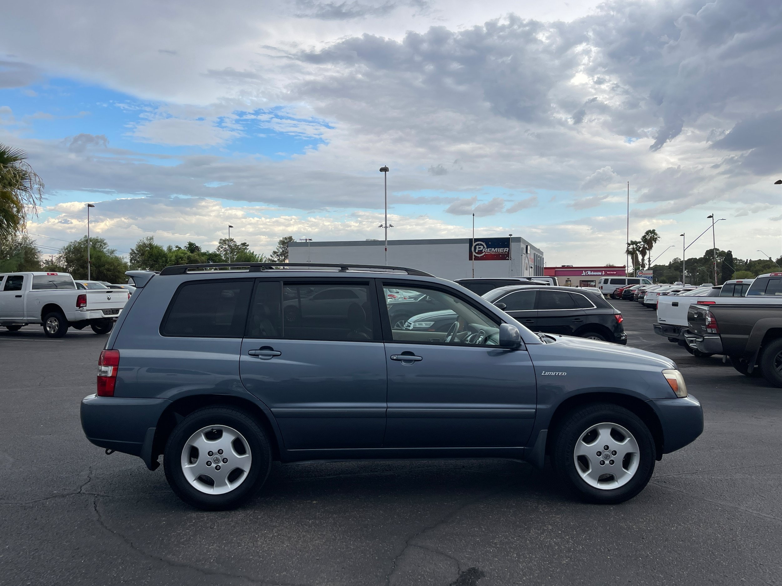 Used 2005 Toyota Highlander 2WD V6 w/ 3rd Row image 6