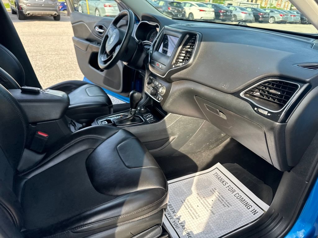 Used 2021 Jeep Cherokee Latitude Plus AWD/4WD image 38