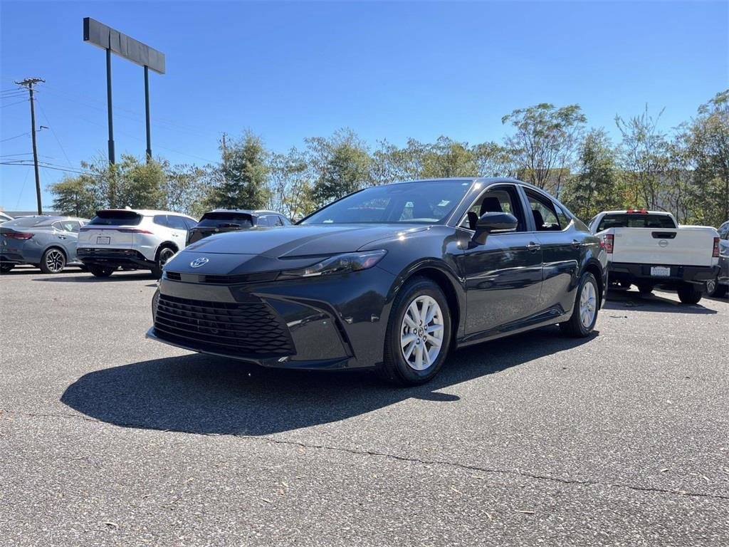 Used 2025 Toyota Camry LE image 2