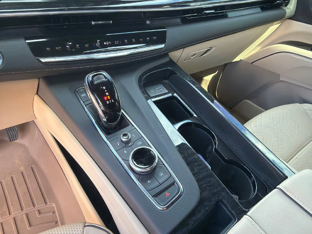 Used 2024 Cadillac Escalade Premium Luxury w/ Performance Package AWD/4WD image 32