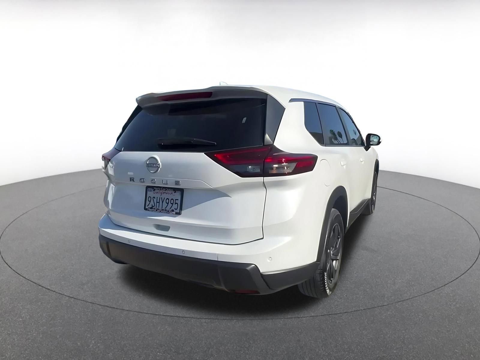 Used 2025 Nissan Rogue SV FWD image 14