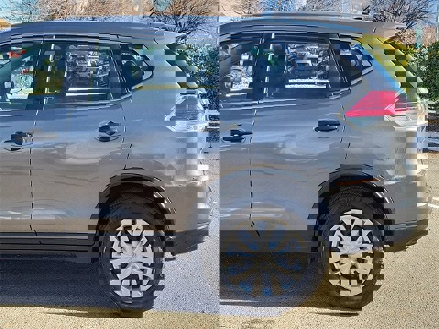 Used 2016 Nissan Rogue S image 6