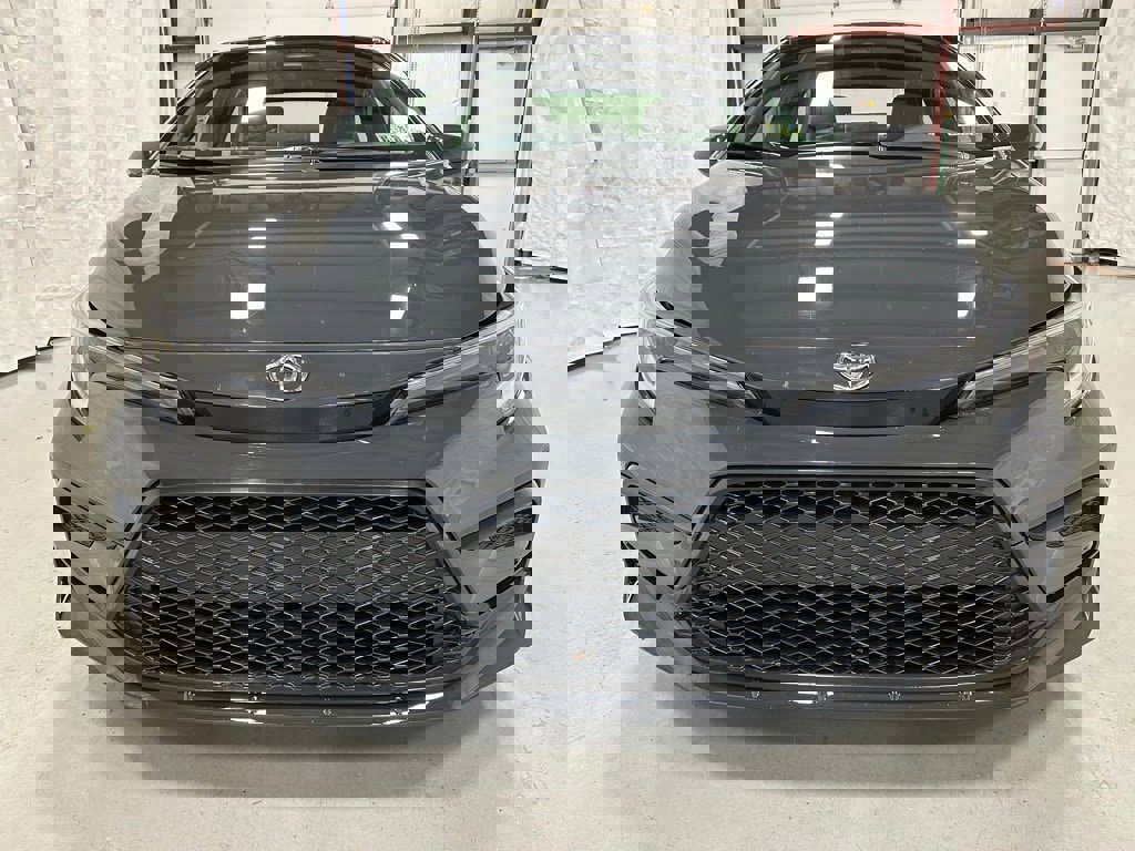 Used 2025 Toyota Corolla XSE image 2