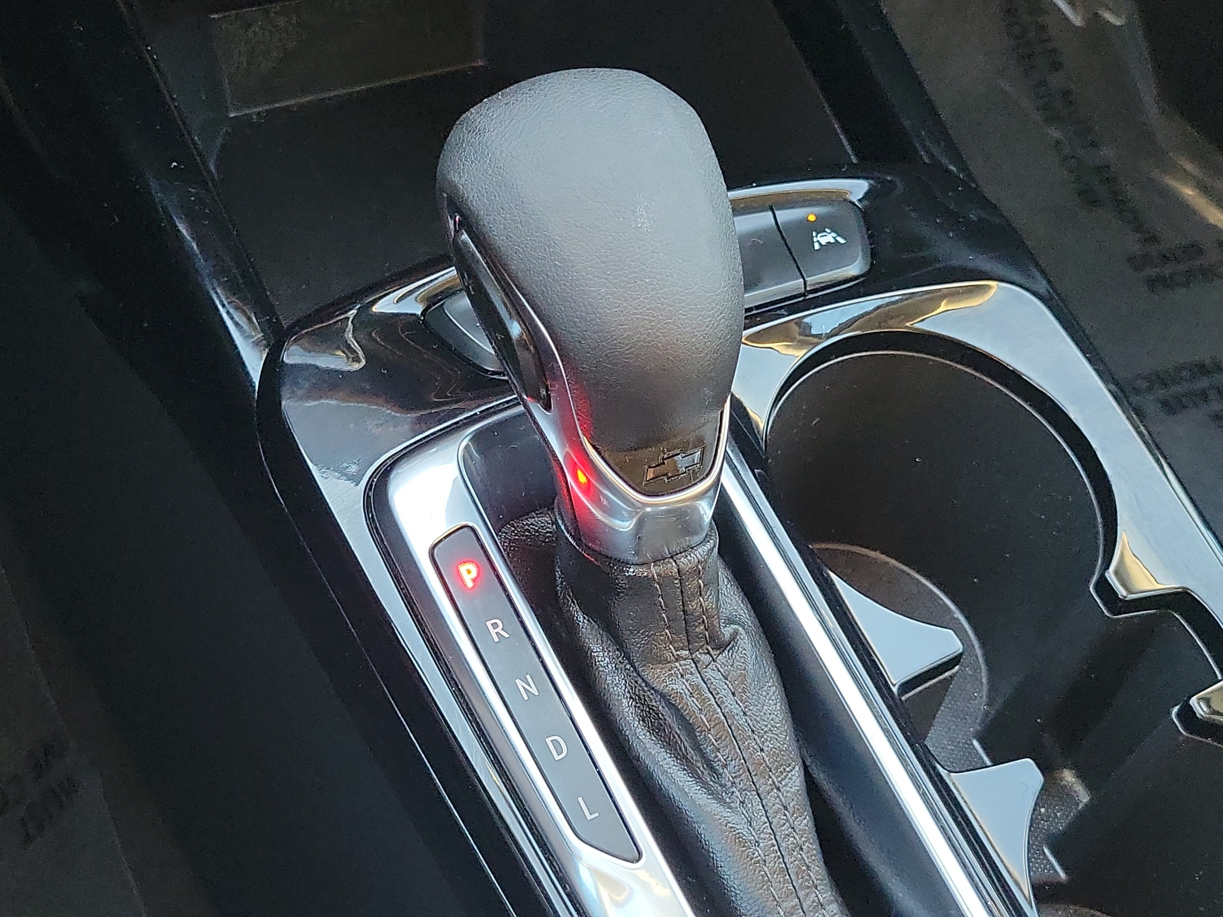 Used 2025 Chevrolet Trax LT FWD image 32