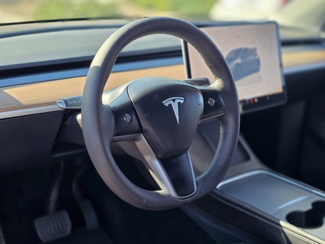 Used 2023 Tesla Model Y 2WD image 14